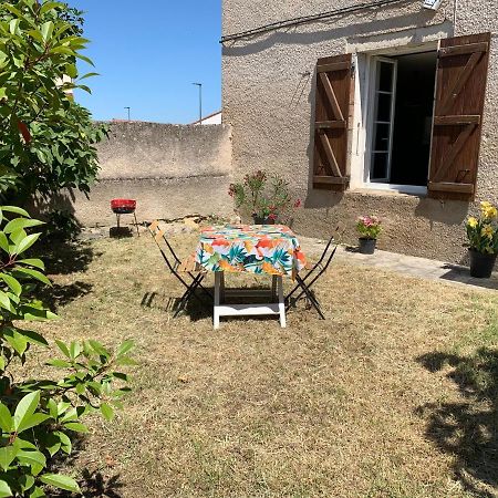 Joli studio en rez-de-chaussée Pradines  Extérieur photo