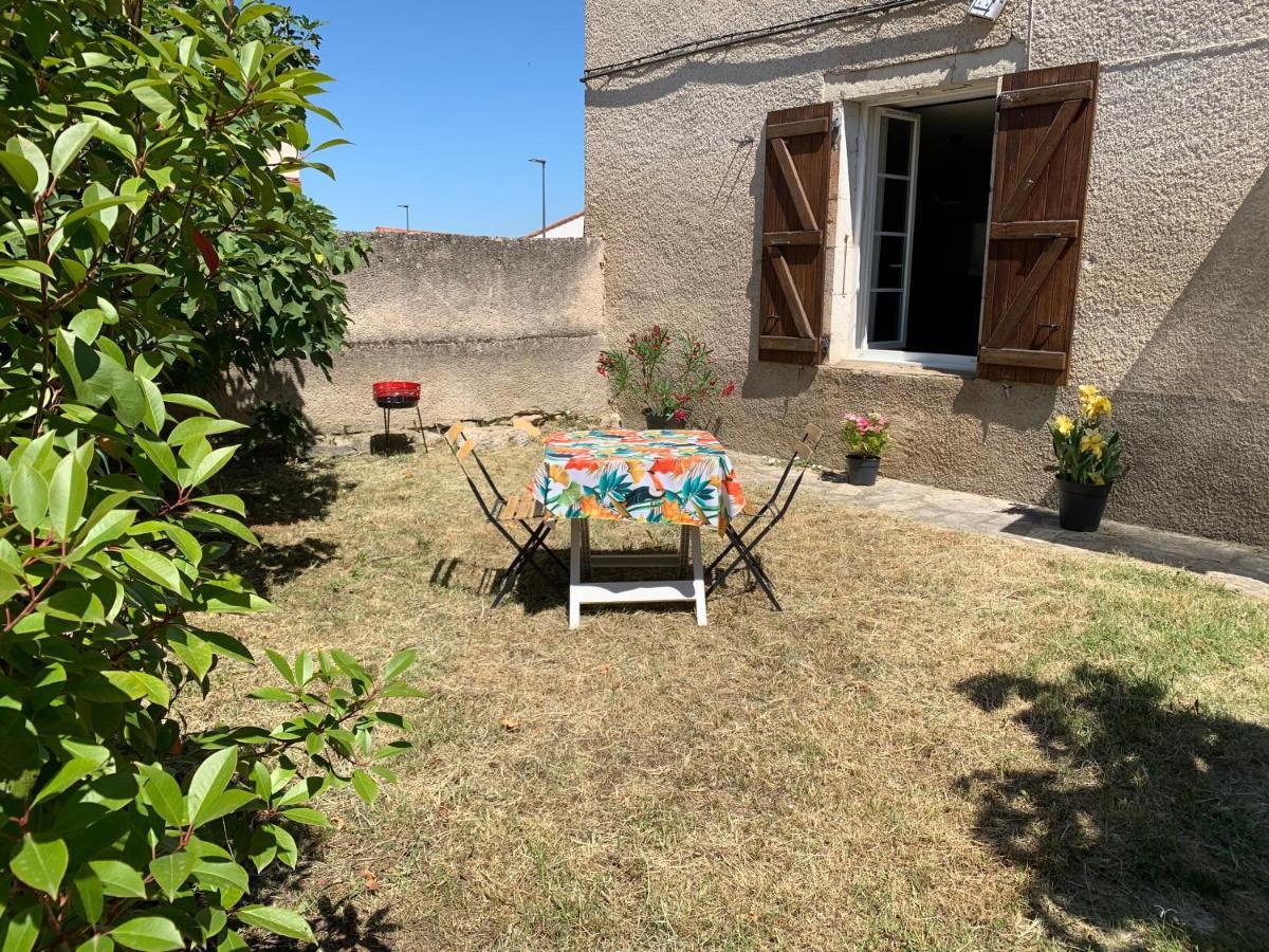 Joli studio en rez-de-chaussée Pradines  Extérieur photo